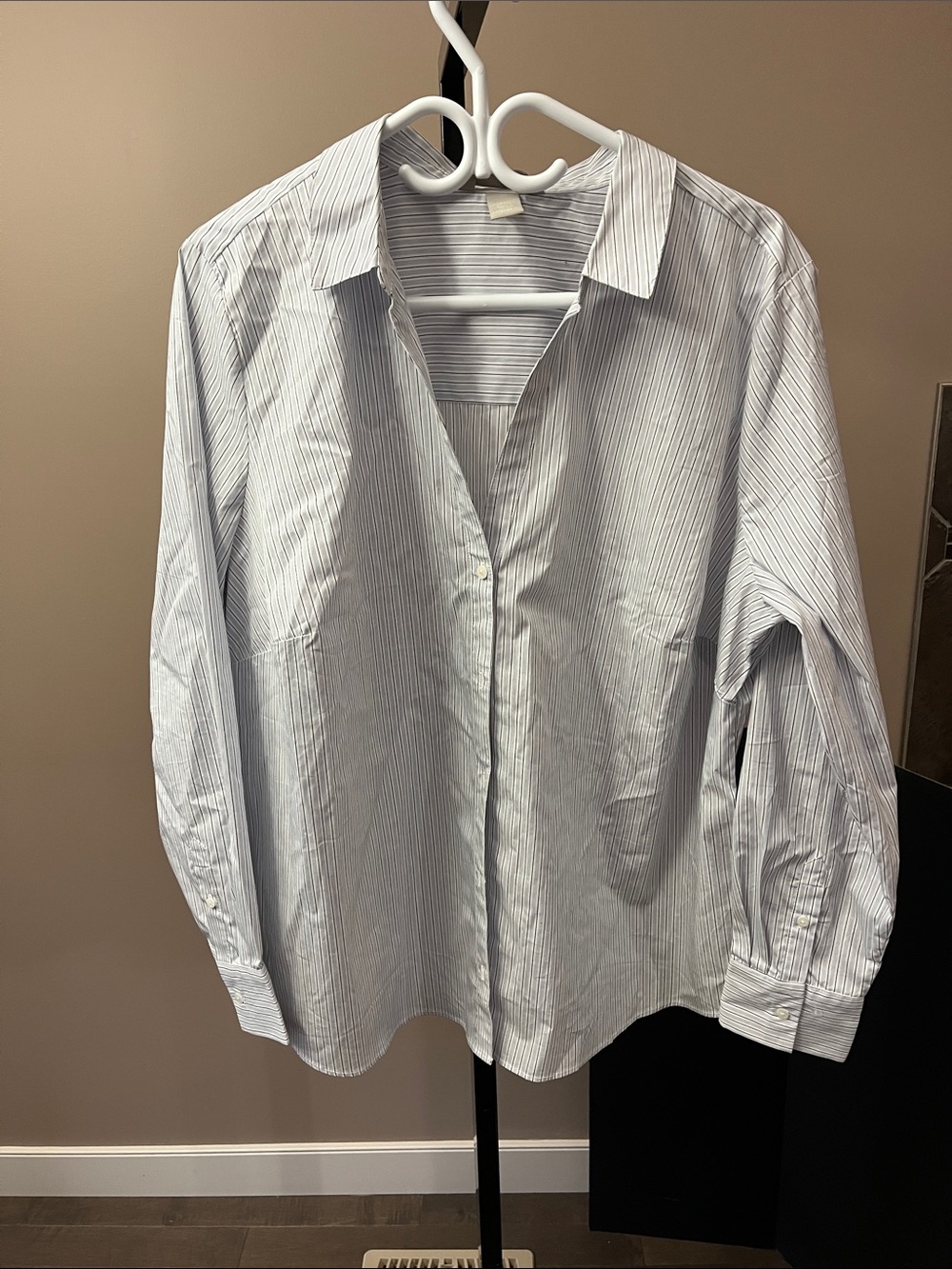 H&M Light Blue &White Pinstripe Dress Shirt Freshly Laundered/ Will be steamed